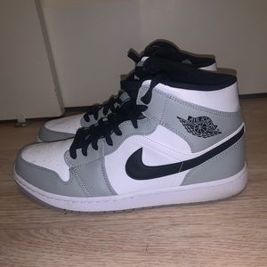 Jordan 1 mid “ Light smoke grey”